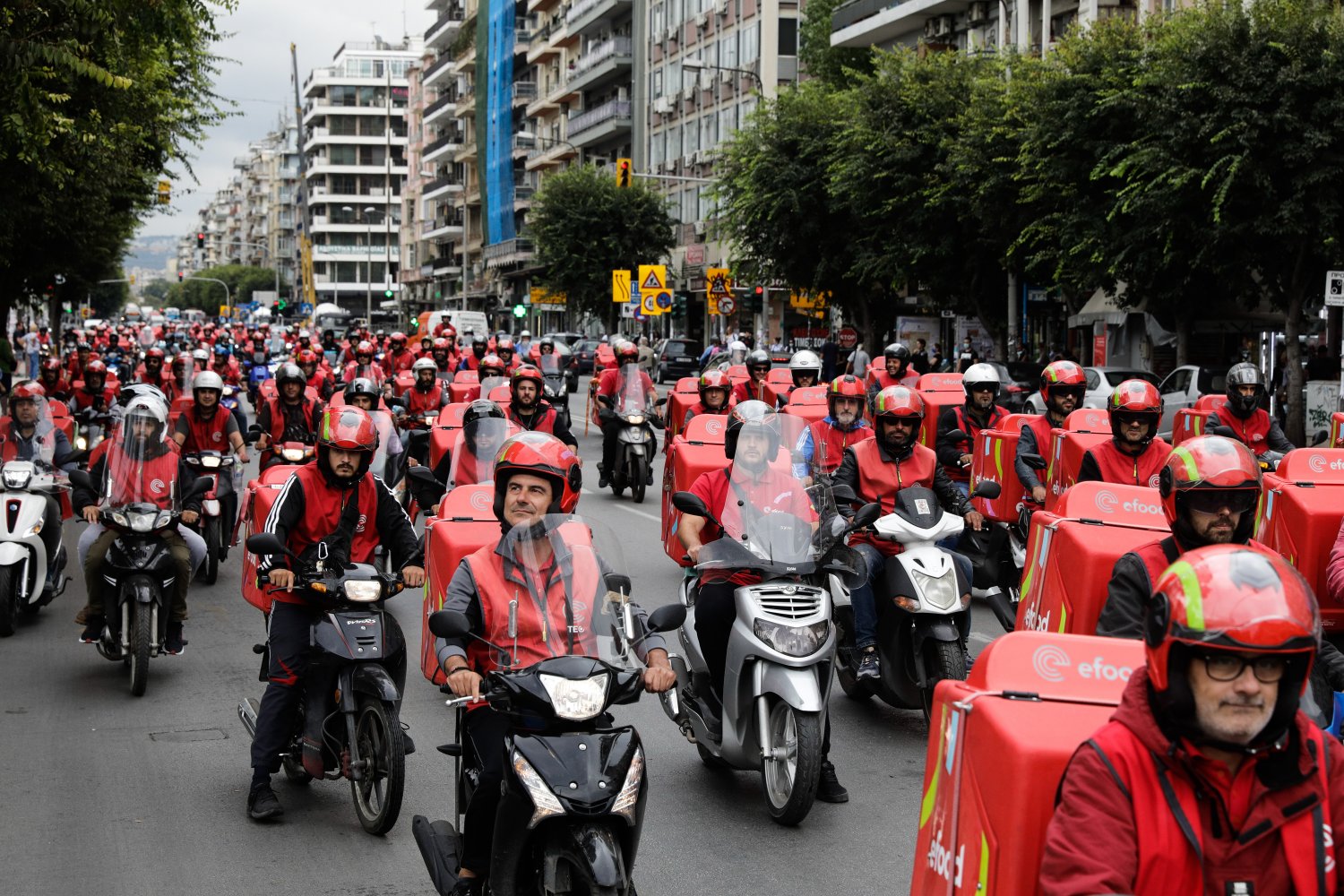 Διεκδίκηση δικαιωμάτων από τους διανομείς με απεργία σε efood και Wolt